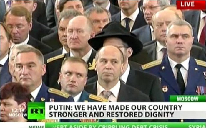 Sau bài hát quốc ca, ông Putin đang có bài phát biểu trước hàng trăm quan khách, người thân, bạn bè
